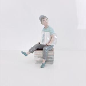 Lladro Group Nao Porcelian Paperboy/Newsman Figurine - 9.5"